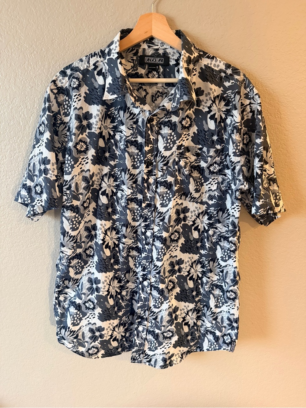 Ezekiel Navy and White Floral Short-Sleeve Button-Down Shirt